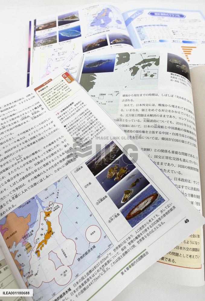 New textbooks describe Takeshima, Senkakus as Japan's