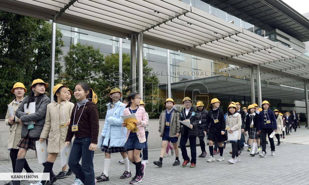 Students tour prime minister's office