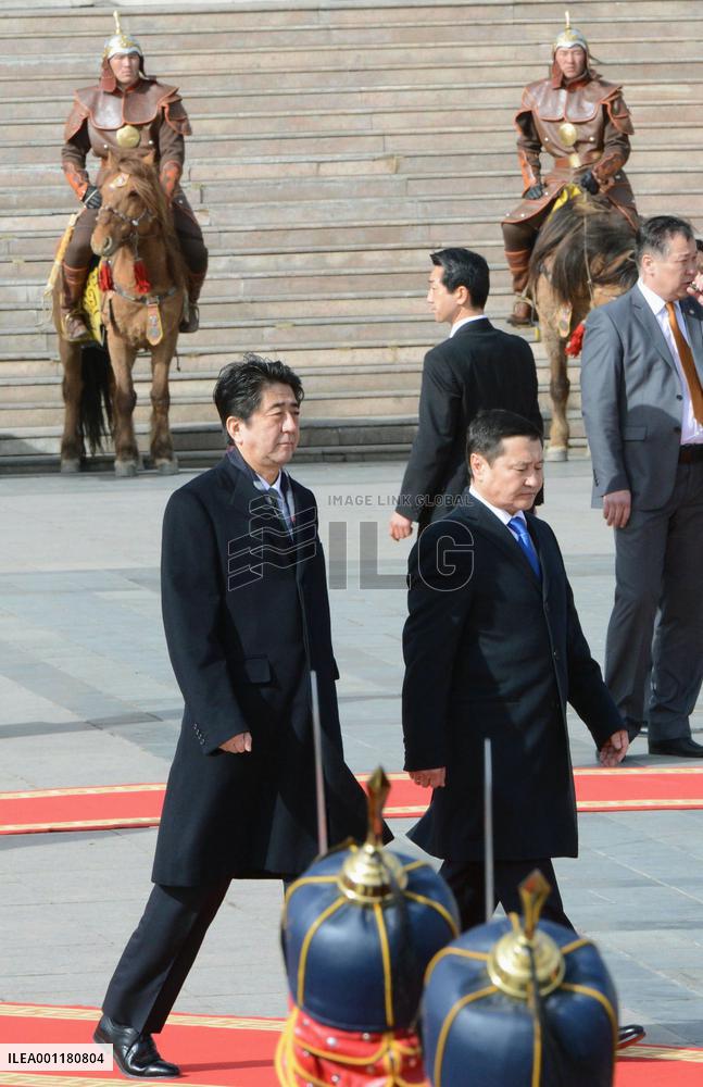 Abe visits Mongolia