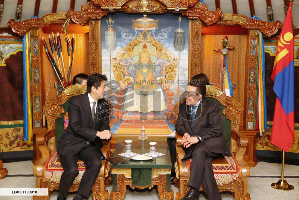 Abe visits Mongolia