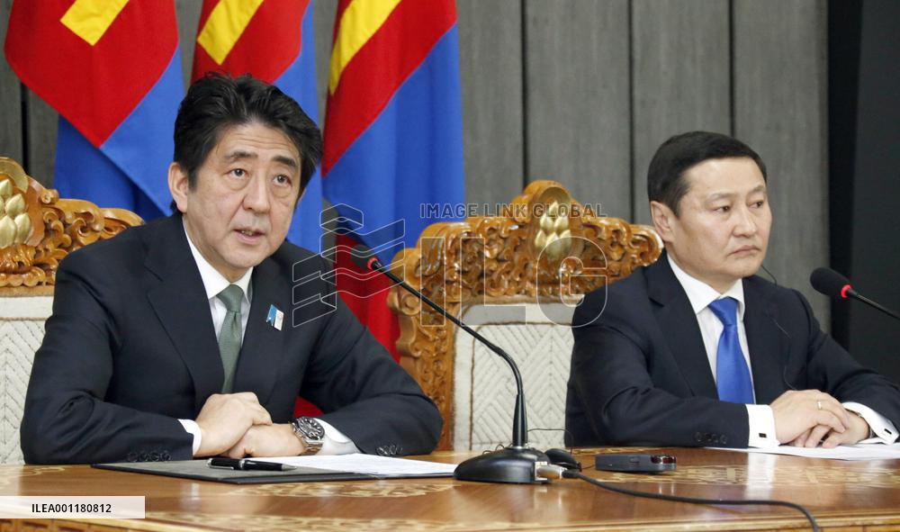 Abe visits Mongolia