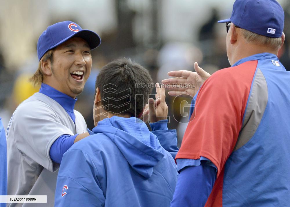 Fujikawa notches 1st save in majors