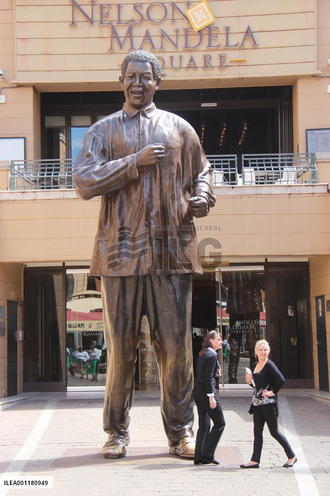 Mandela statue