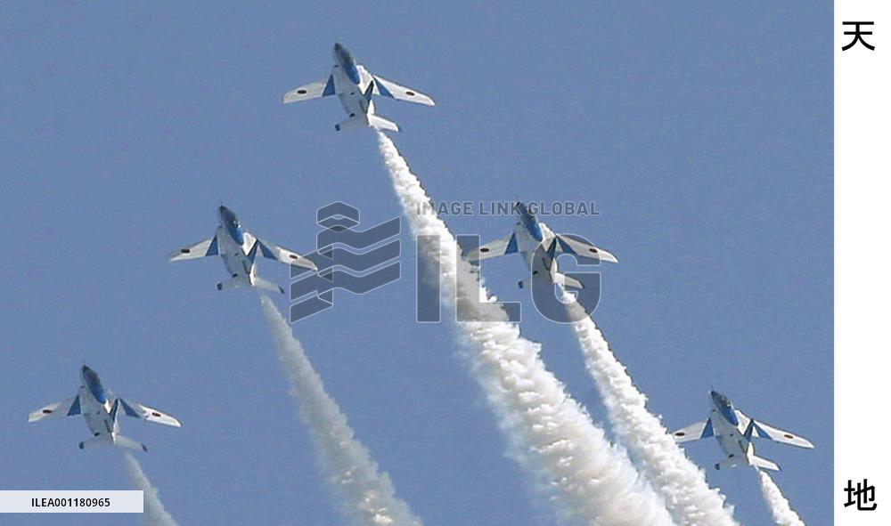 Blue Impulse back to disaster-hit base