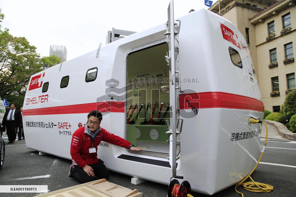 Floating tsunami shelter