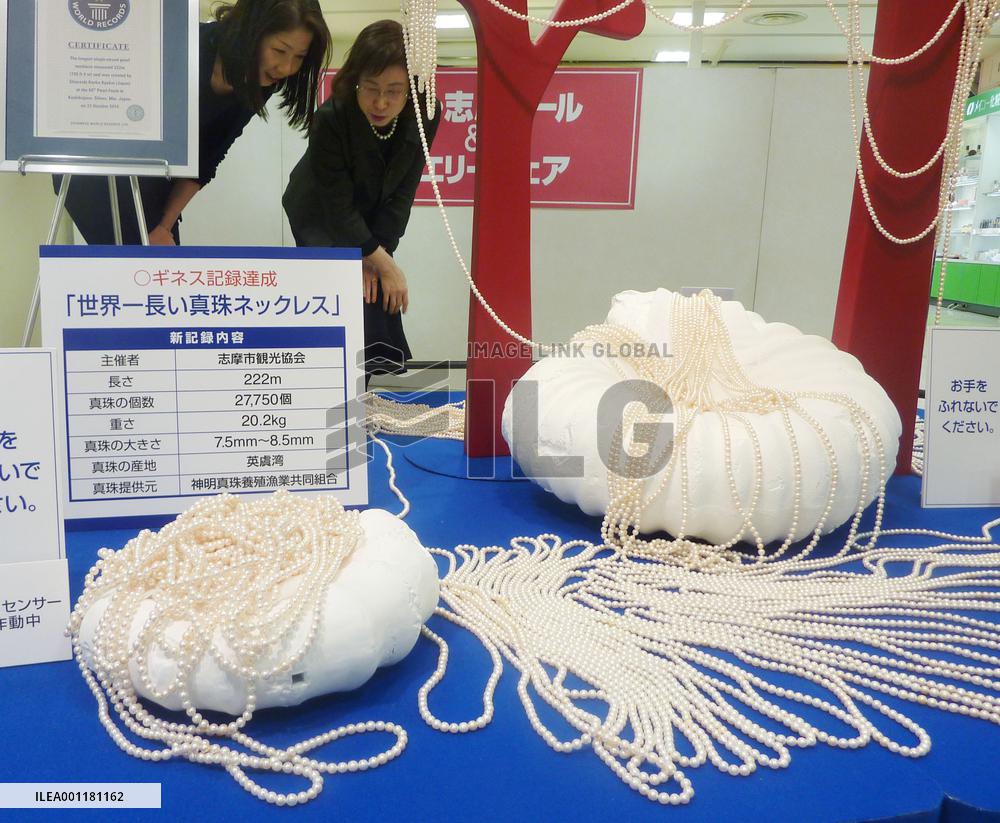 World's longest pearl necklace