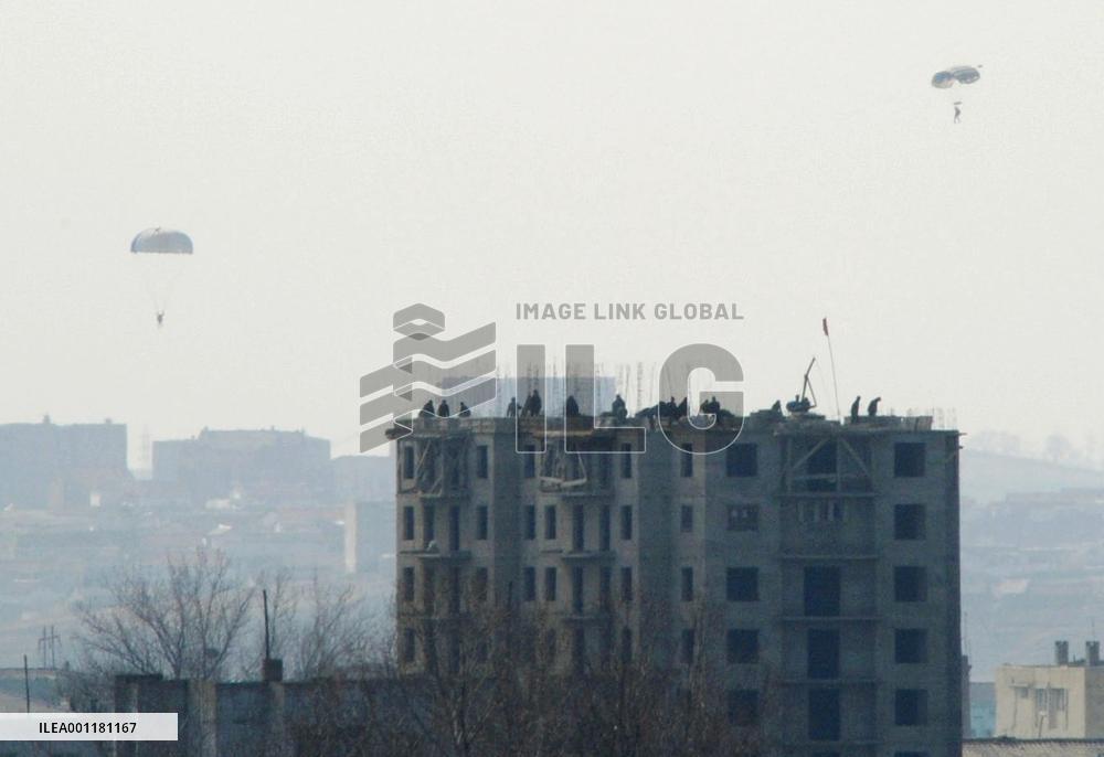 N. Korean parachutists