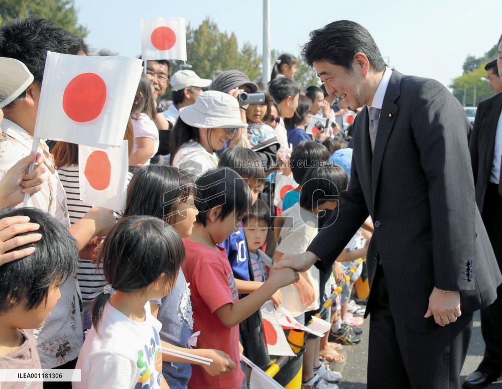 PM Abe visits Chichijima island