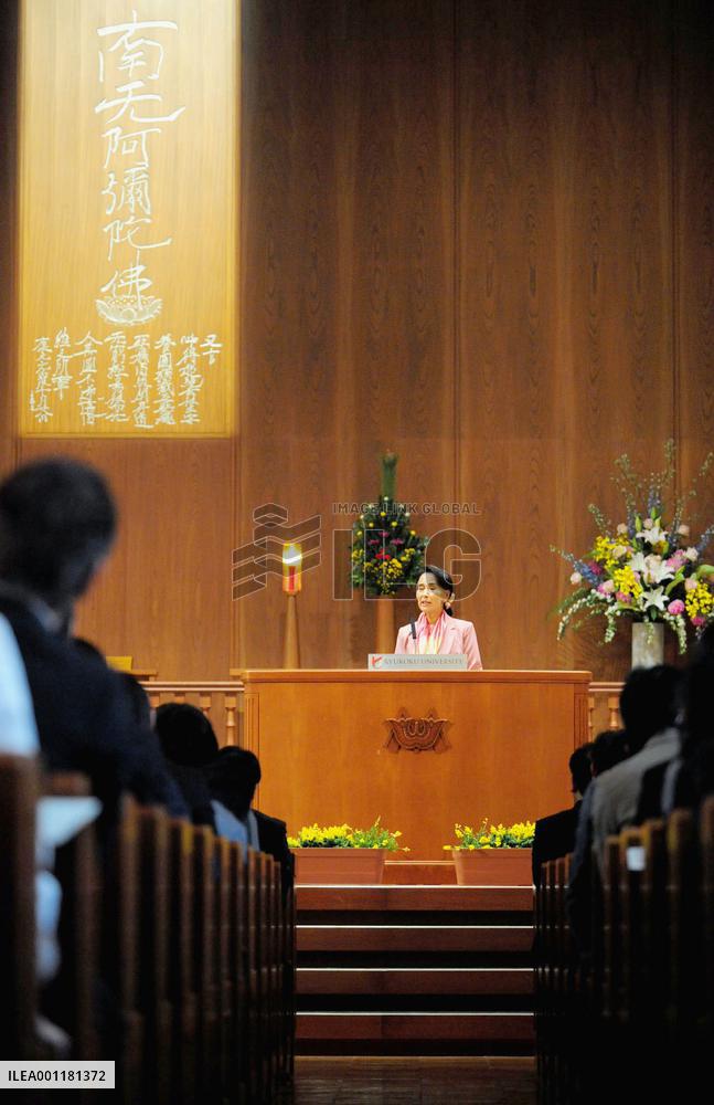 Suu Kyi in Japan