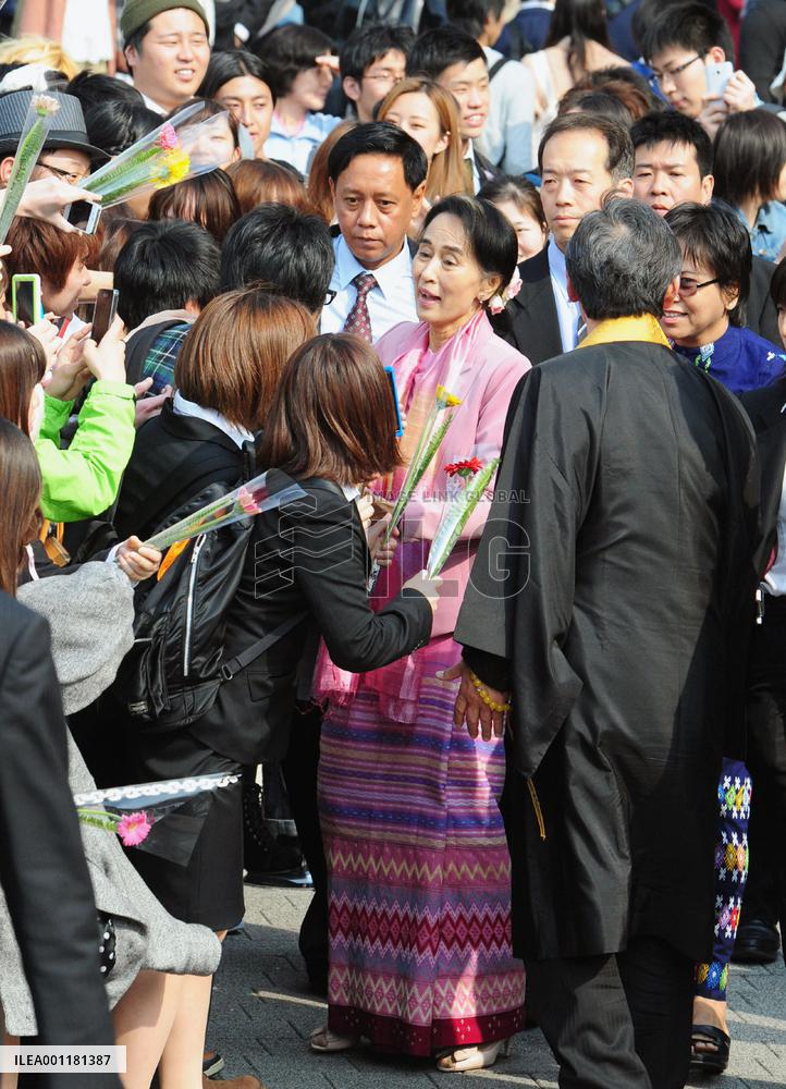 Suu Kyi in Japan
