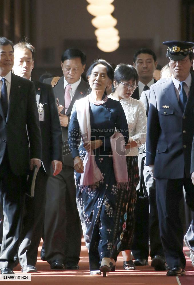 Suu Kyi visits Japanese parliament