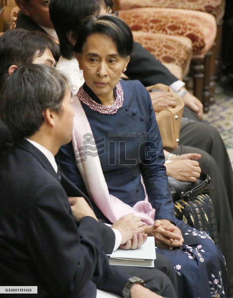 Suu Kyi visits Japanese parliament