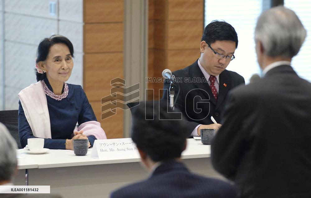 Suu Kyi visits Japanese parliament