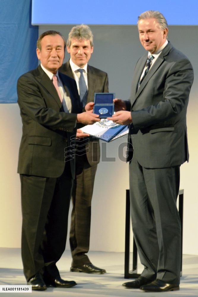 Ex-Hiroshima mayor receives German peace award