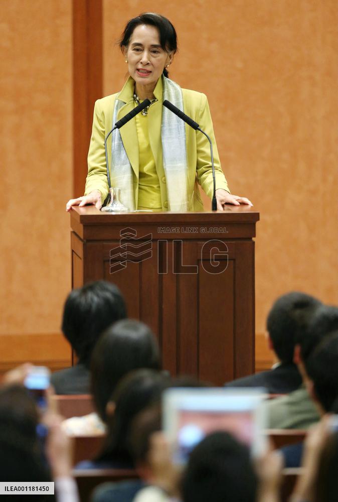 Suu Kyi in Japan