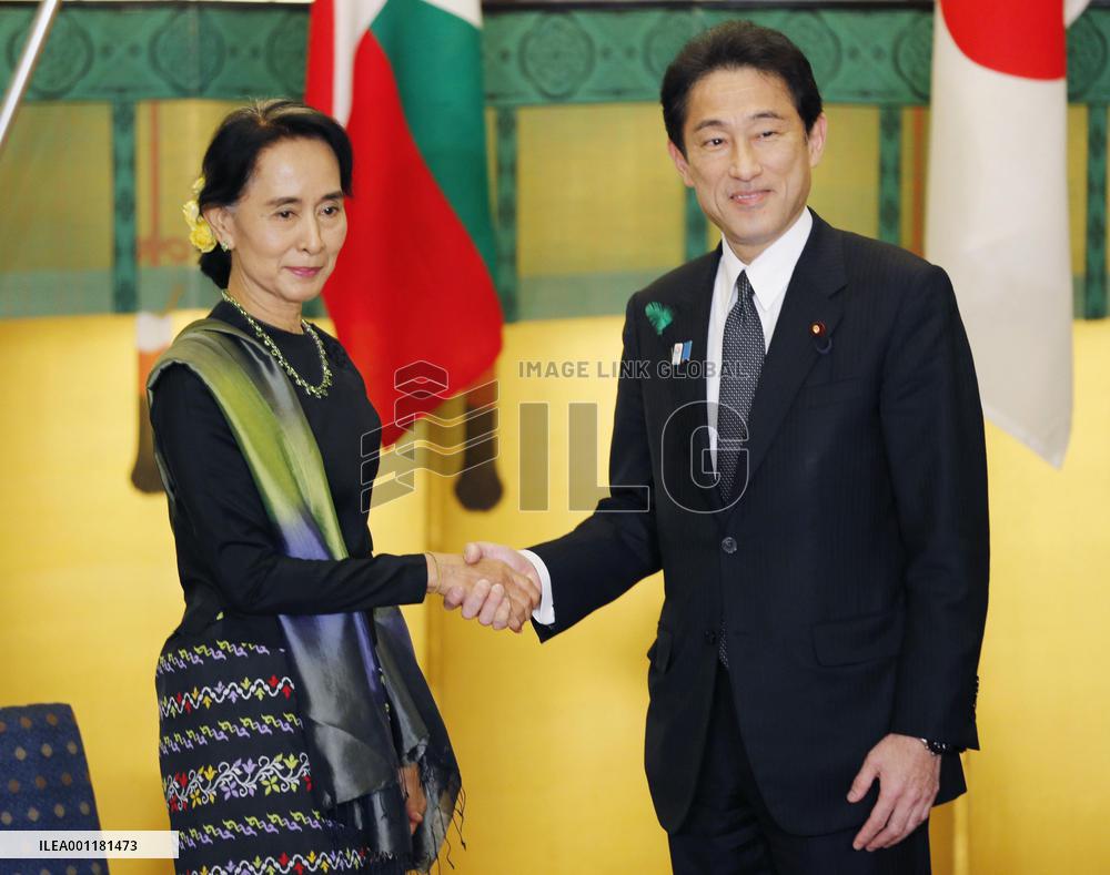 Suu Kyi in Japan