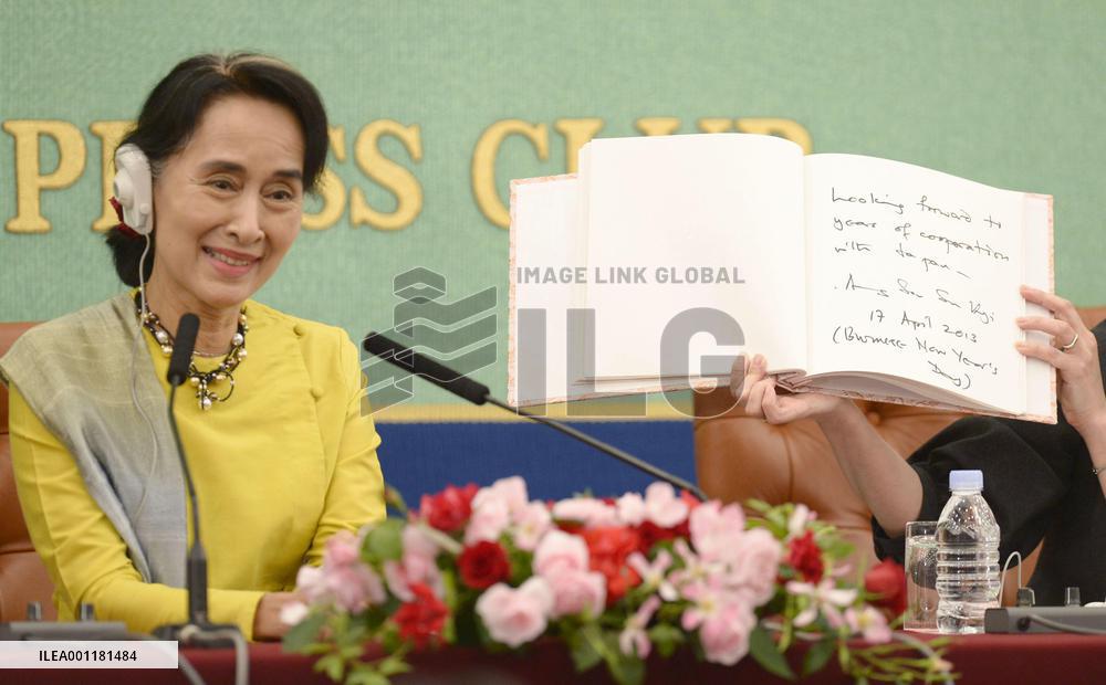 Suu Kyi in Japan