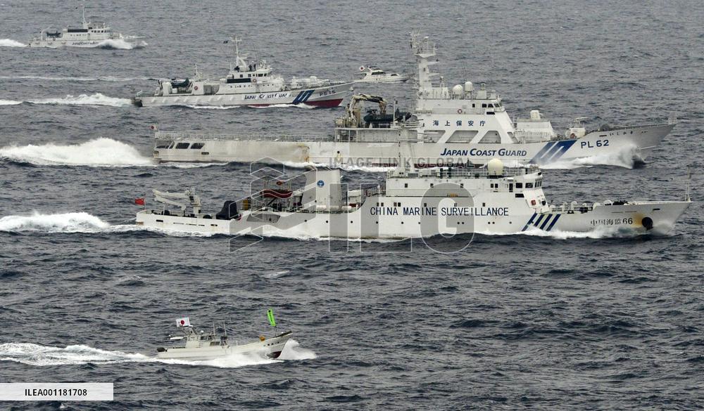 Chinese ships converge near Senkakus