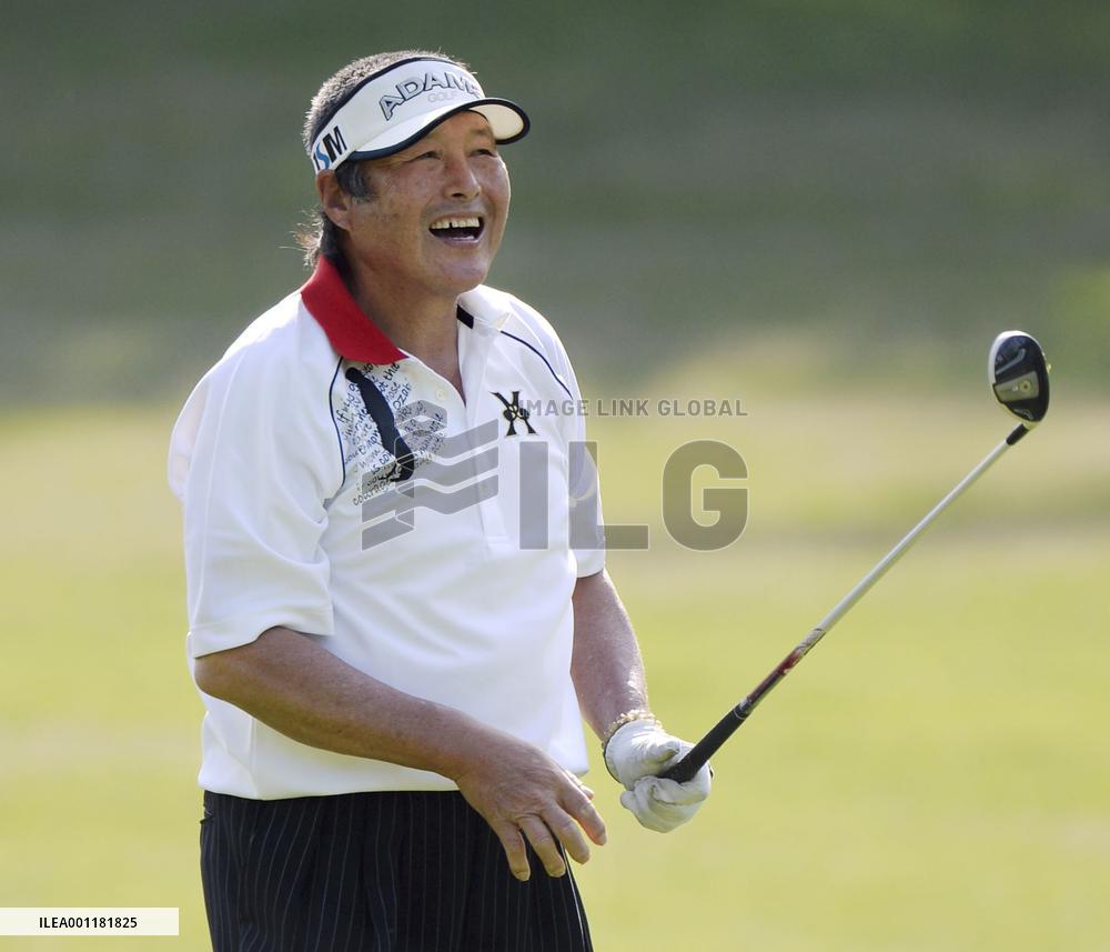 66-year-old Jumbo Ozaki turns back clock with 62