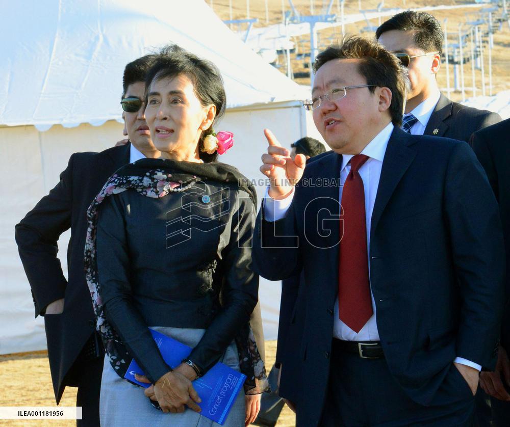 Suu Kyi in Mongolia