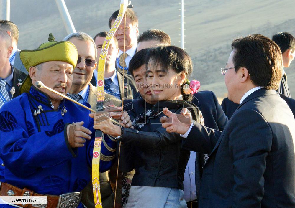 Suu Kyi in Mongolia