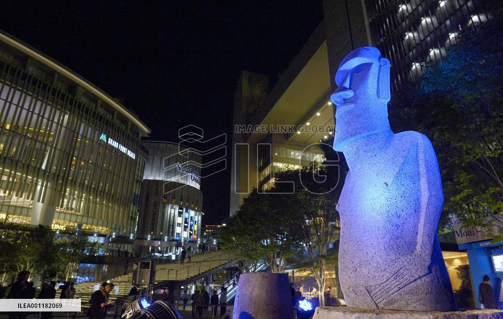 Replica moai for disaster area displayed in Osaka