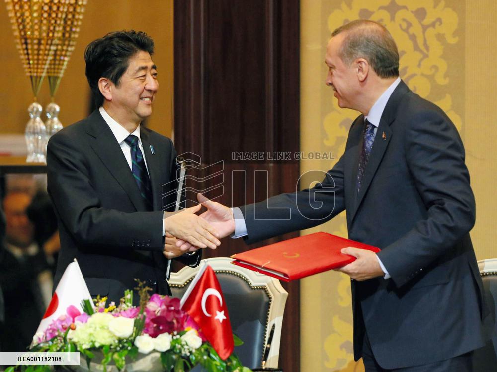 Japan prime minister in Turkey