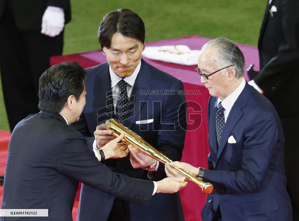 Nagashima, Matsui receive honor award