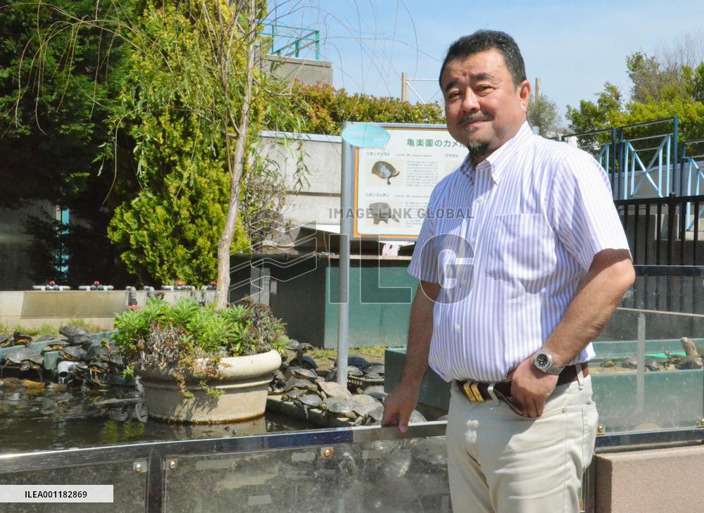 Aquarium head becomes sea turtle expert