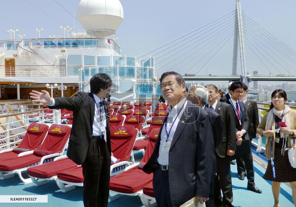 Osaka lures cruise ship tourists from overseas