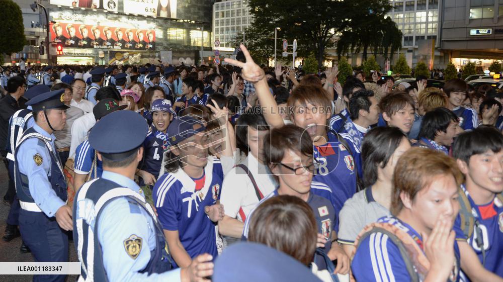 Tokyo police award officers for soccer crowd control