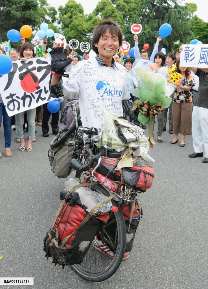 Cyclist completes around the world trip