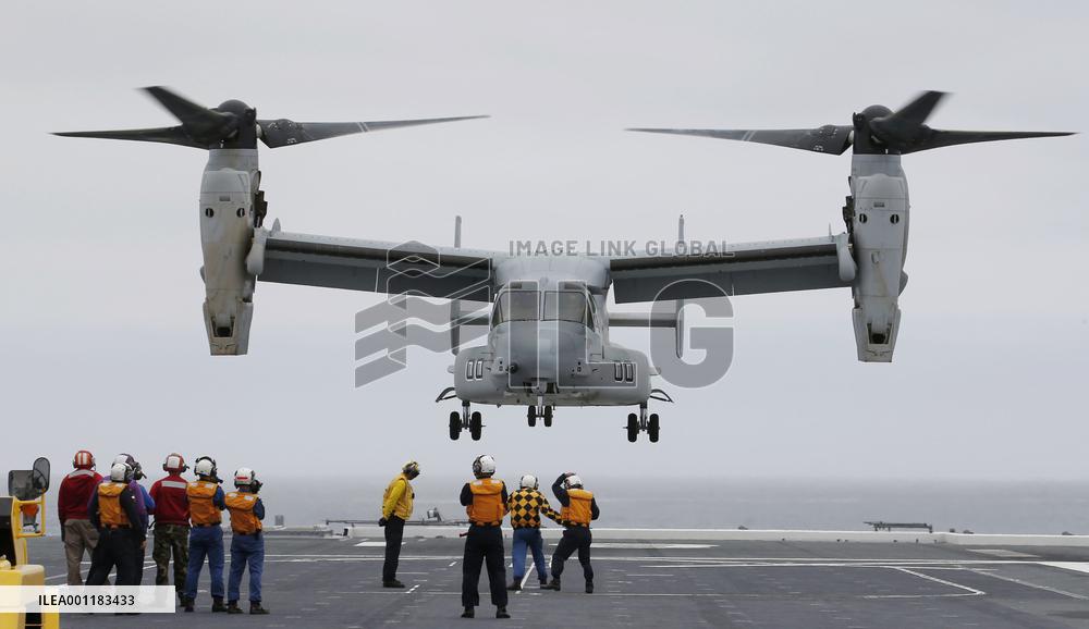 Osprey lands on Japan destroyer