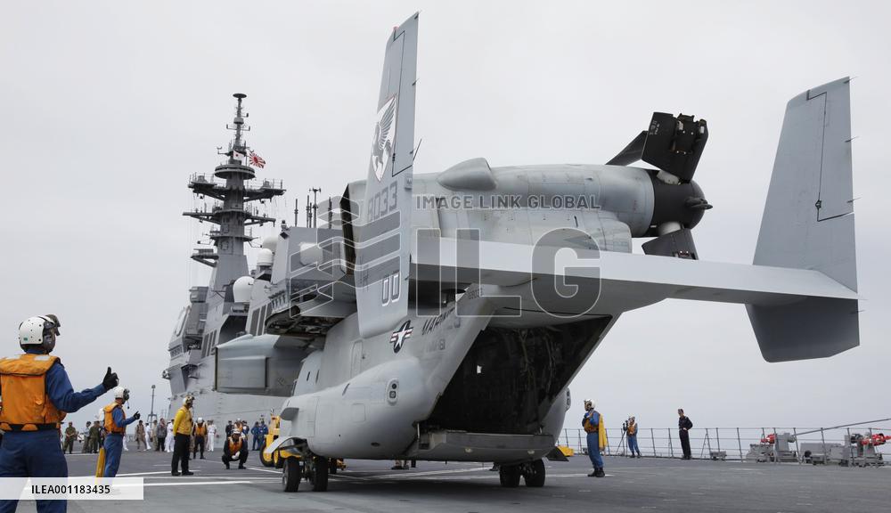Osprey lands on Japan destroyer