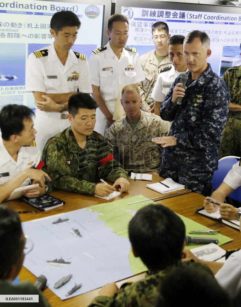 MV-22 Osprey lands on Japanese destroyer for 1st time