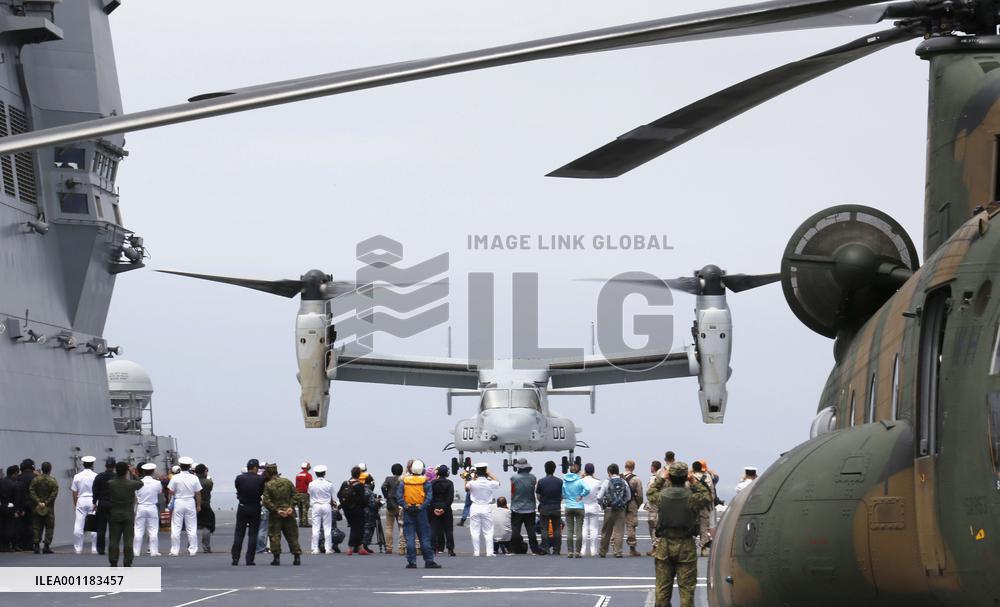 Osprey lands on Japan destroyer