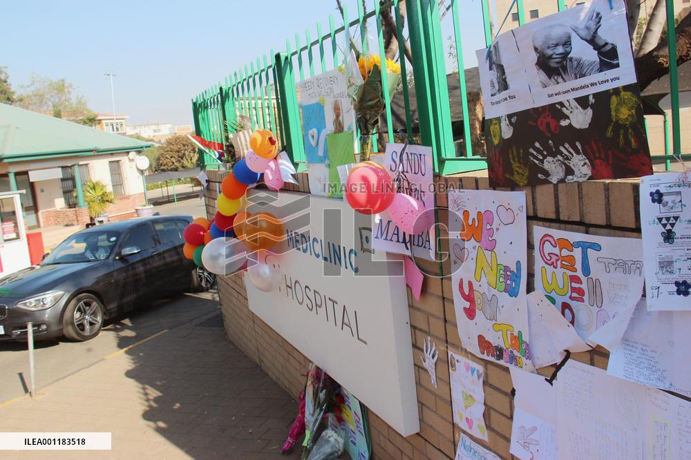 Mandela remains hospitalized