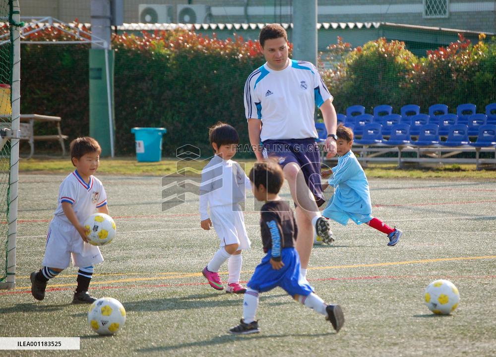 Big European football clubs hosting schools