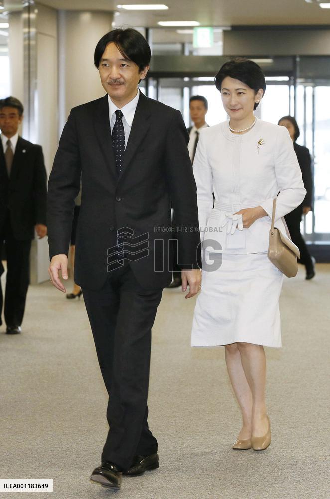 Prince Akishino, wife depart for Europe