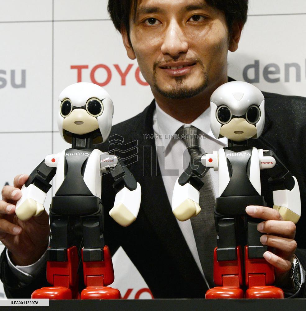 Japanese developers unveil robot astronaut