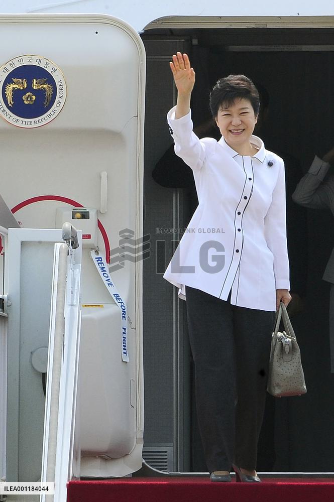 S. Korea president leaves for China