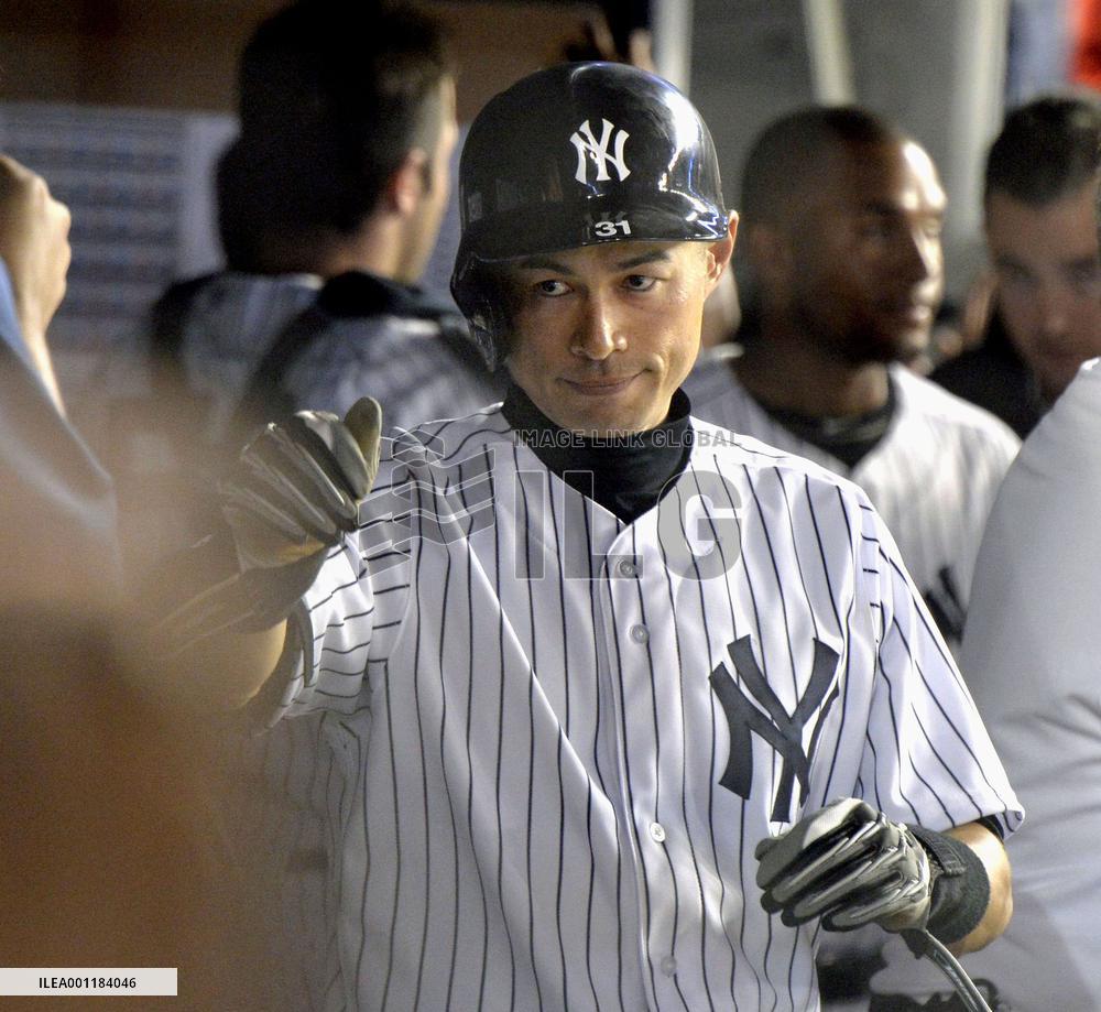 Ichiro hits 2-run homer