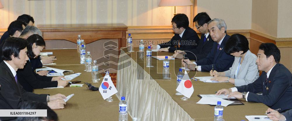 Japan, S. Korea agree to improve ties