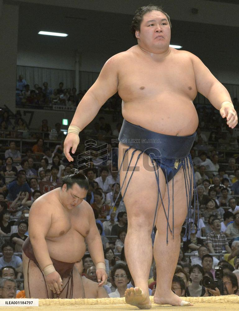 Kisenosato incurs 3rd loss