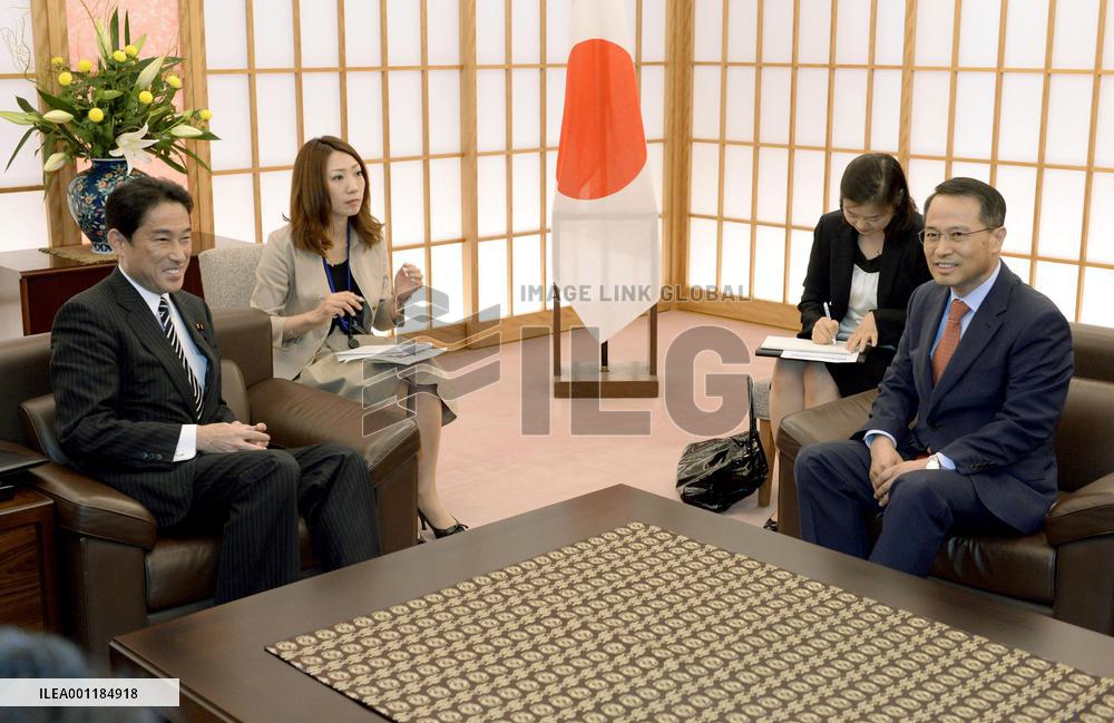 Japan-S. Korea meeting