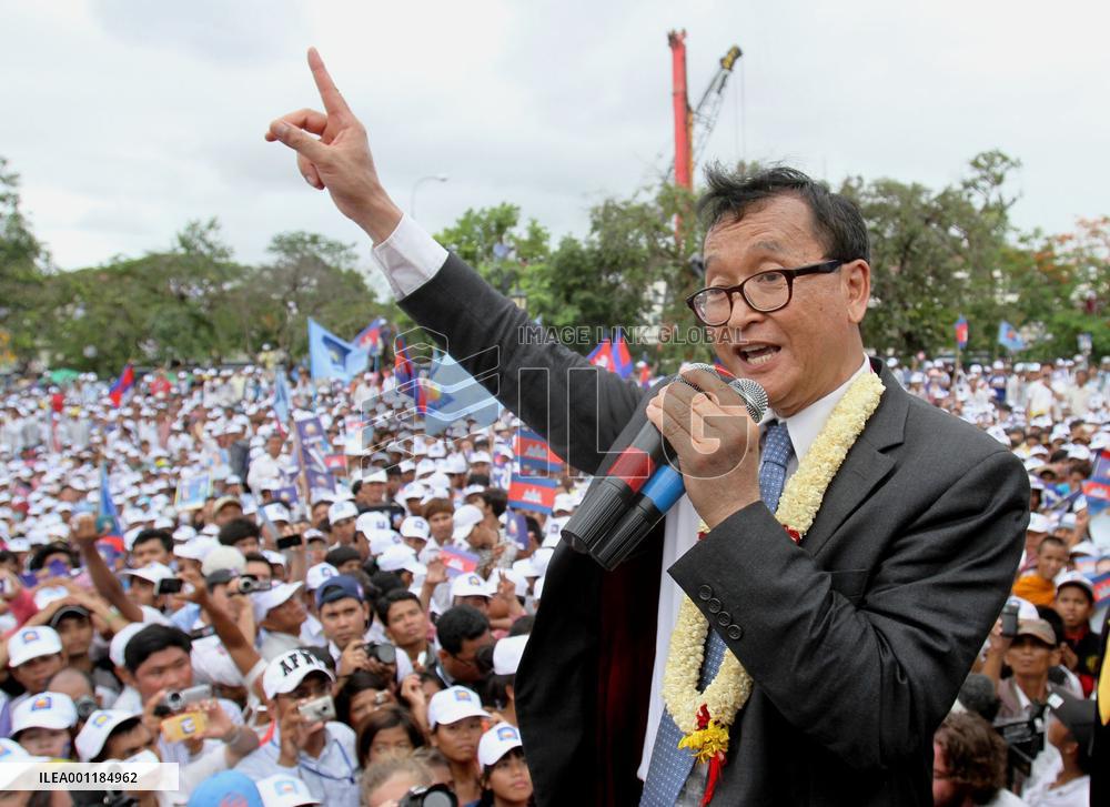 Cambodian opposition leader returns home from exile