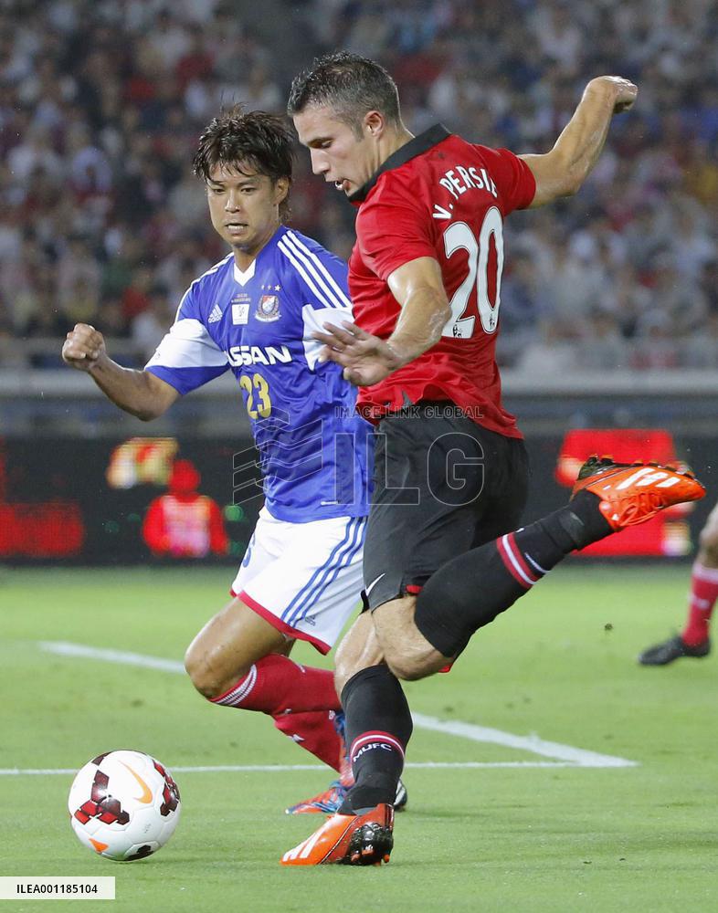 Yokohama beat Manchester Utd in friendly