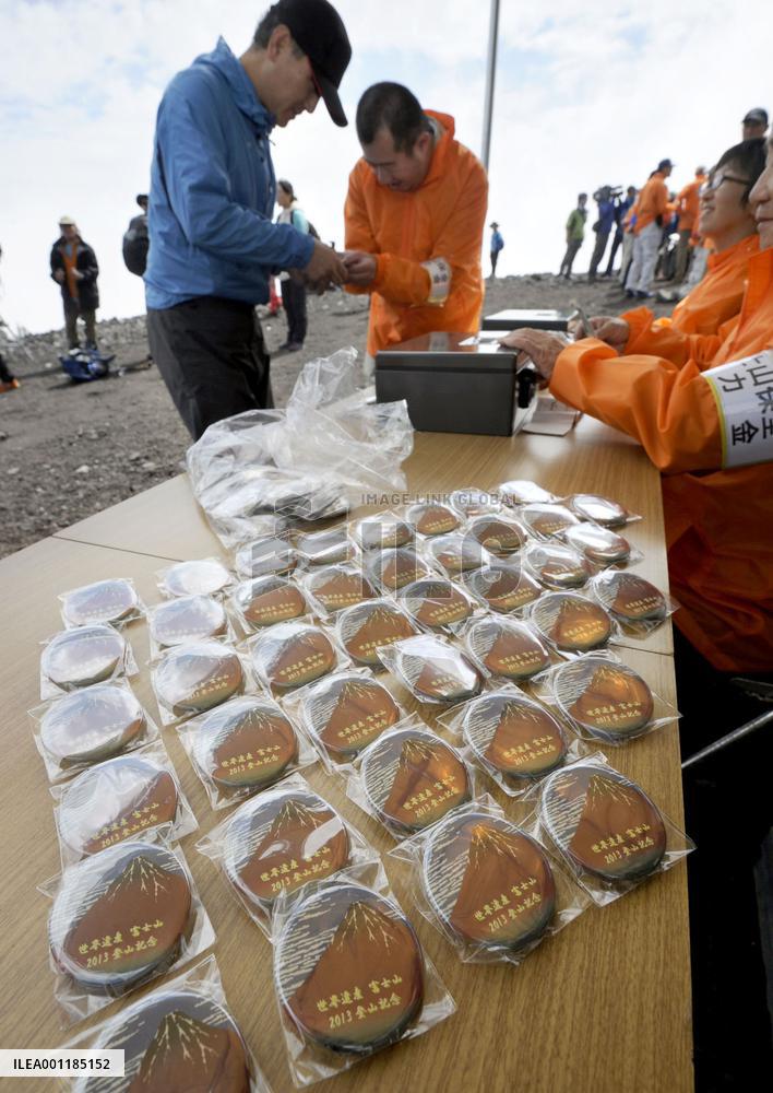 Climbers on Mt. Fuji asked to pay admission fee
