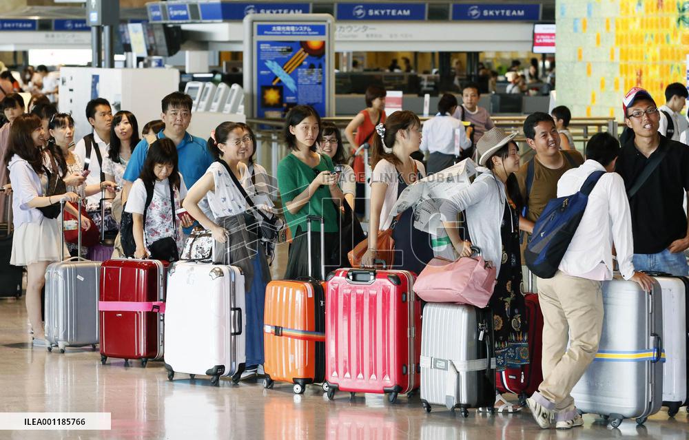 Summer holiday exodus from Japan