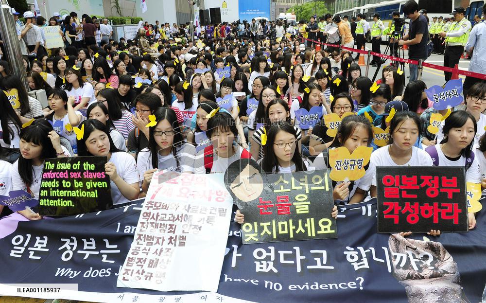 S. Koreans protest against Japan